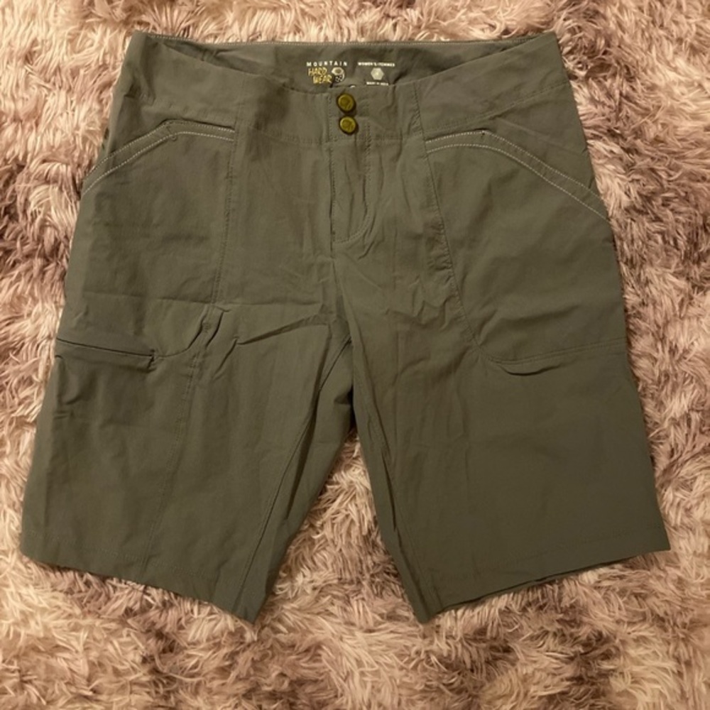 Mountain Hardwear Size 6 Women’s Shorts